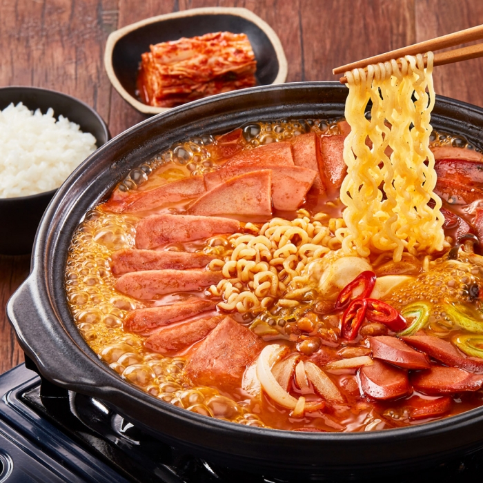 บูเดจิเก Budae Jjigae (부대찌개)