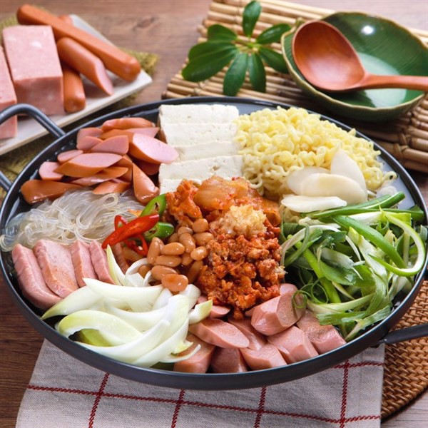 บูเดจิเก Budae Jjigae (부대찌개)