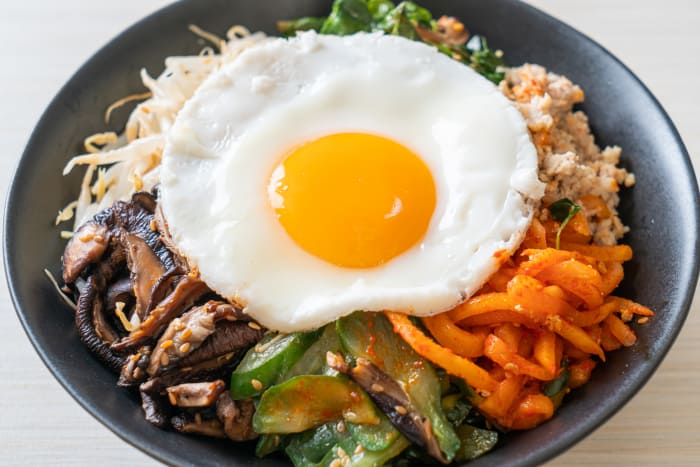 บิบิมบับ Bibimbap (비빔밥)