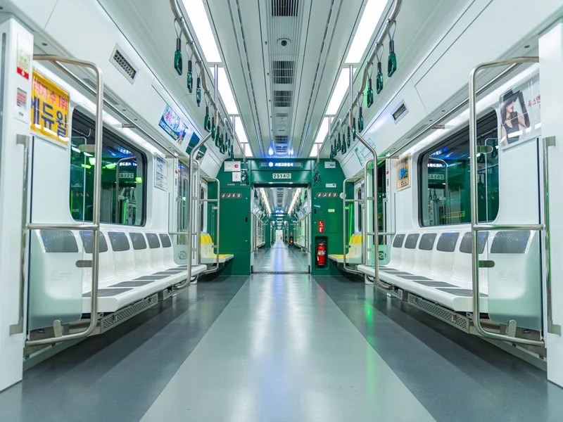 ภายในรถไฟใต้ดินเกาหลี สายสีเขียว
